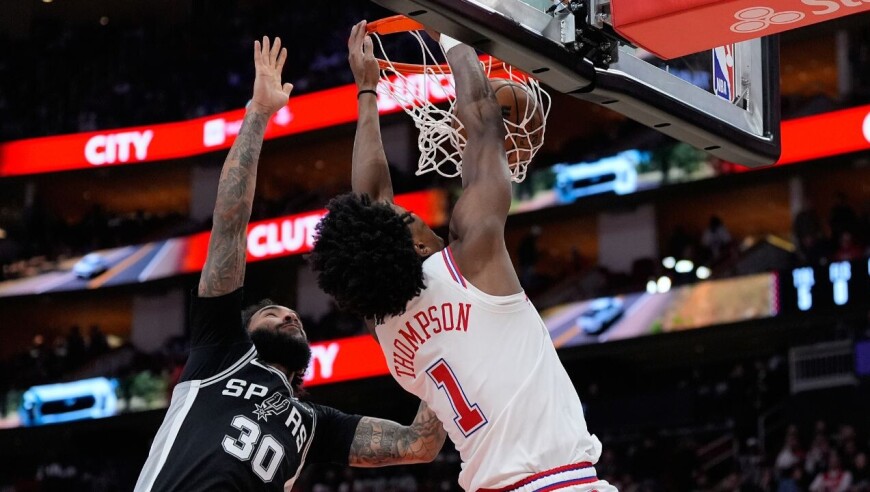 29日NBA十佳球 沃克极限出手命中神仙三分 阿门汤普森单臂隔扣点燃全场