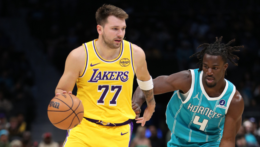 湖人黄蜂最后时刻：东契奇神奇2+1稳局势 湖人生死时刻玩心跳