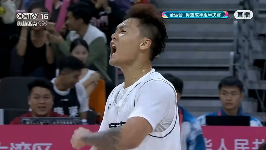 手感滚烫！赵睿接连命中三分疯狂怒吼 广东已经领先辽宁9分