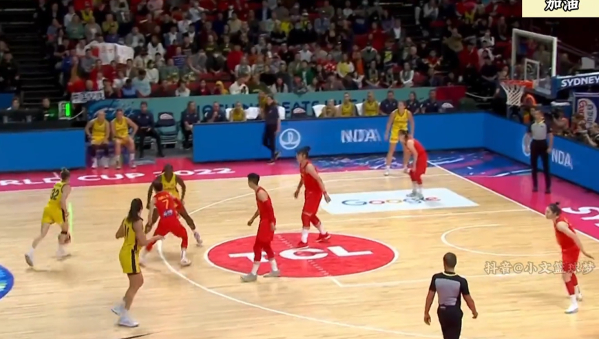 体坛记忆｜生死1分钟，中国女篮还落后着两分，王思雨再创奇迹