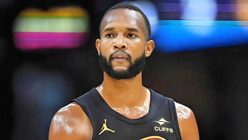 攻防两端撑起内线一片天！莫布利的表现就是骑士队的上限 | 数说真相