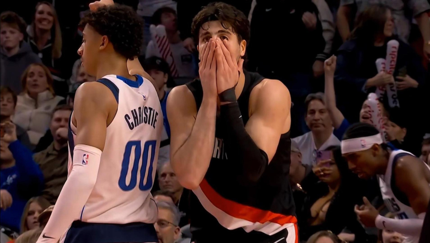 错失绝杀！阿夫迪亚进攻犯规 独行侠马绍尔错失三分只能继续犯规