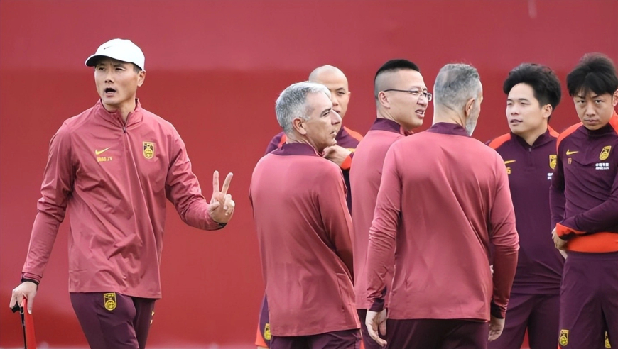 国足战平世界杯劲旅，2球领先，最后一分钟被逼平，邵佳一保持不败