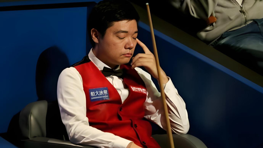 体坛名场面｜丁俊晖神级防守！仅用台面剩余两颗球，照样怒怼斯诺克