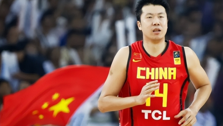 中国第五人！王治郅入选FIBA名人堂，他在国家队表现如何？贡献不输姚明