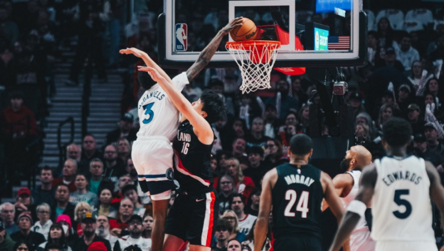 杨瀚森首秀被隔扣！被大帽！欢迎来到NBA！下半场没登场？很正常