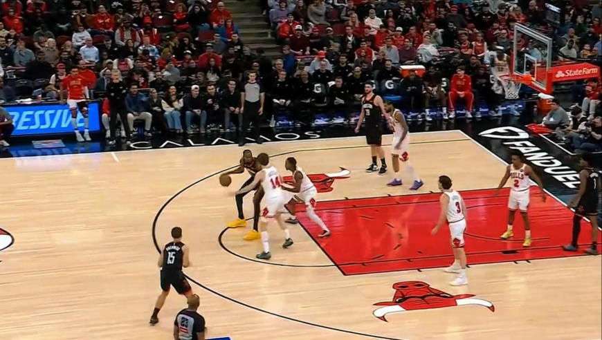 对轰！杜兰特+谢泼德连中三分 火箭公牛仅一分钟时间就对轰18分