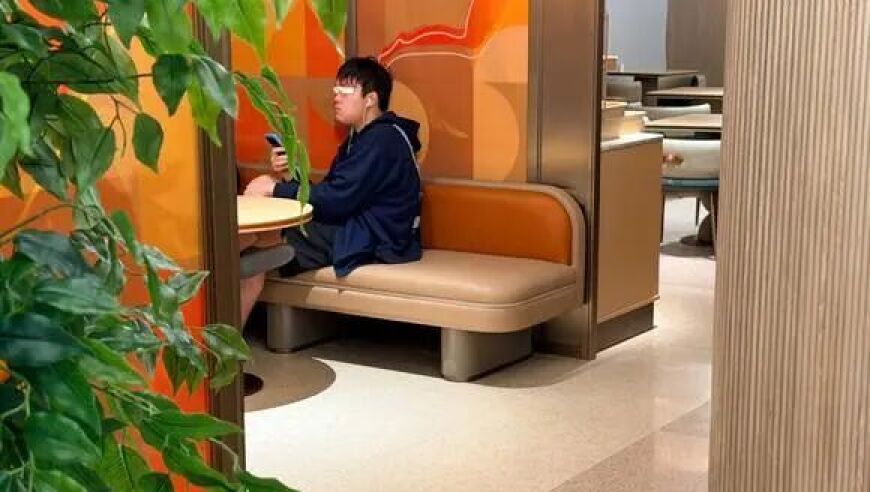 Bin哥真去做医美了，网友晒出Bin割双眼皮照片