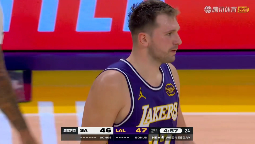 预定十佳球！东契奇面对包夹极限脑后传球助攻八村三分命中看嗨全场