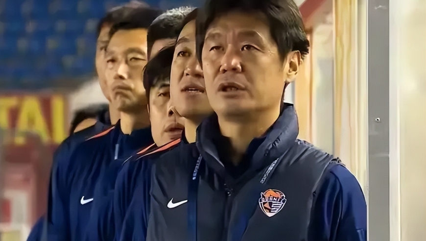 再见！李霄鹏告别青岛海牛，保级后功成身退，下一站重回泰山？