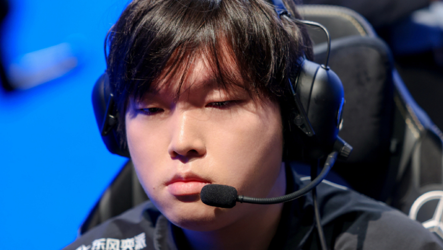 Bin割双眼皮后首次露面，想要靠颜值收割女粉，却被吐槽撞脸范小勤