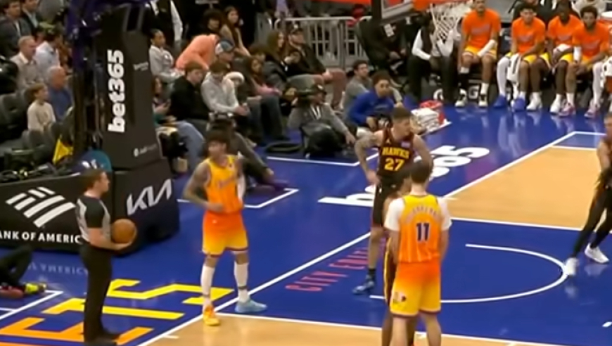 外线开炮！鲍尔四分钟一连飙射五记三分球射穿对手防线