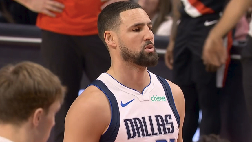 开拓者3分险胜独行侠！阿夫迪亚27+9+11，杨瀚森获重用，激活罗威