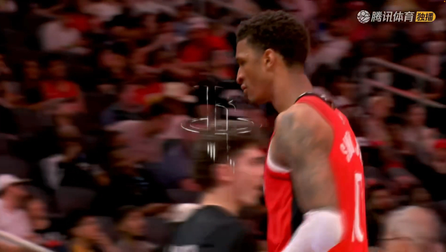 打崩了啊！伊森三分命中后亲吻上天 小贾打停对手火箭领先24分