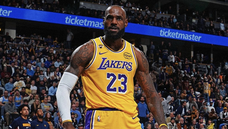 41岁老詹飞天暴扣震撼全场！带队大逆转 掘金球迷被彻底征服