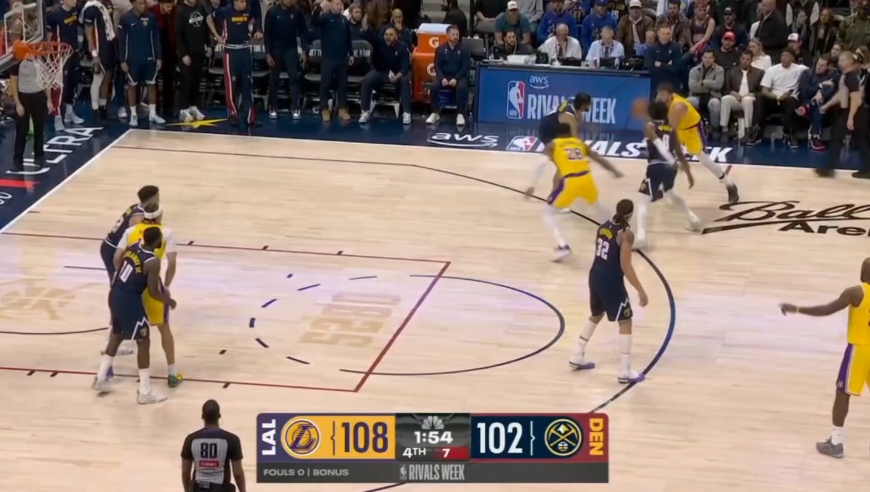 詹姆斯战斧劈扣提前锁定胜局 回顾湖人对阵掘金最后时刻