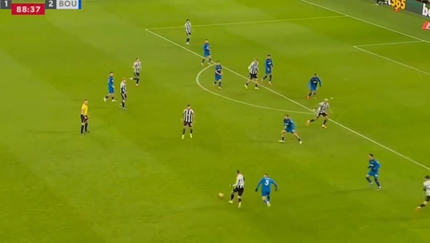 太疯狂！足总杯纽卡补时压哨绝平，加时绝杀后遭122分钟读秒绝平