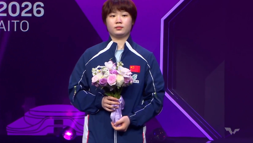 重庆站女单颁奖礼全程：张本美和夺冠 蒯曼亚军直接将捧花抛给观众