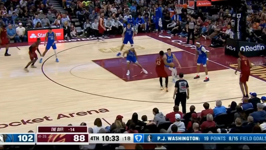 弗拉格疯狂对飙哈登和米切尔 回顾骑士对阵独行侠最后6分钟