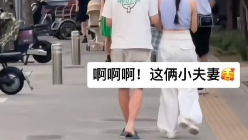 马龙夫妻送孩子上学很甜蜜，夏露穿搭好像少女，感情好得让人羡慕