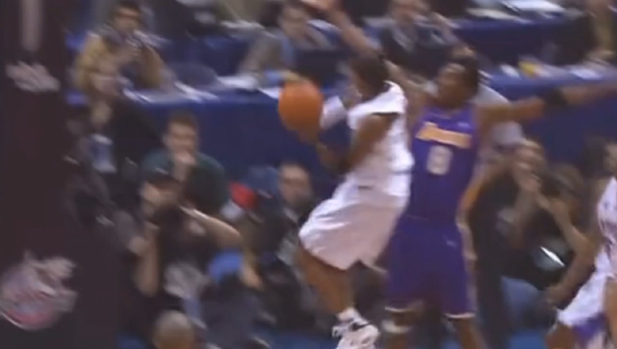 艾弗森戏耍科比 回顾艾弗森全明星赛里面的名场面