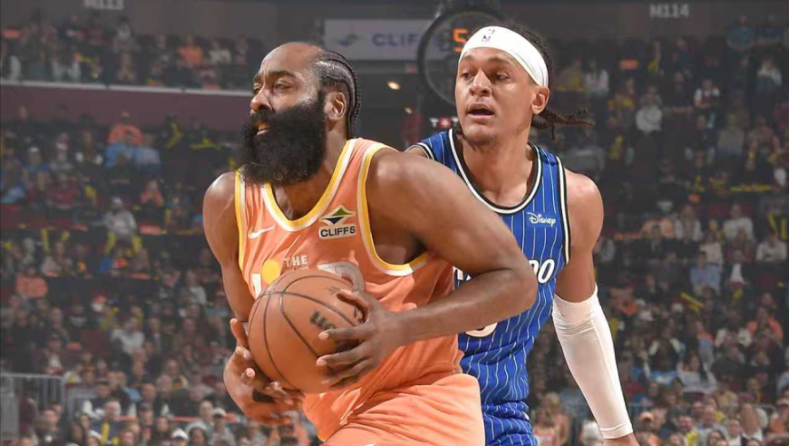 25日五佳球：哈登神仙背传 马努阿奇钉板血帽  | Top时刻