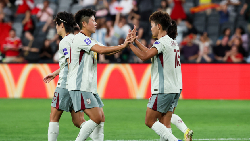 中国女足开门红仍遭集体炮轰：踢得什么玩意！这届打完要出大事