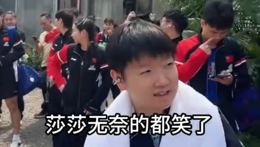 印度场馆天降鸟屎逗笑王曼昱，鸟在飞青蛙在爬太奇葩，挂错旗无人道歉