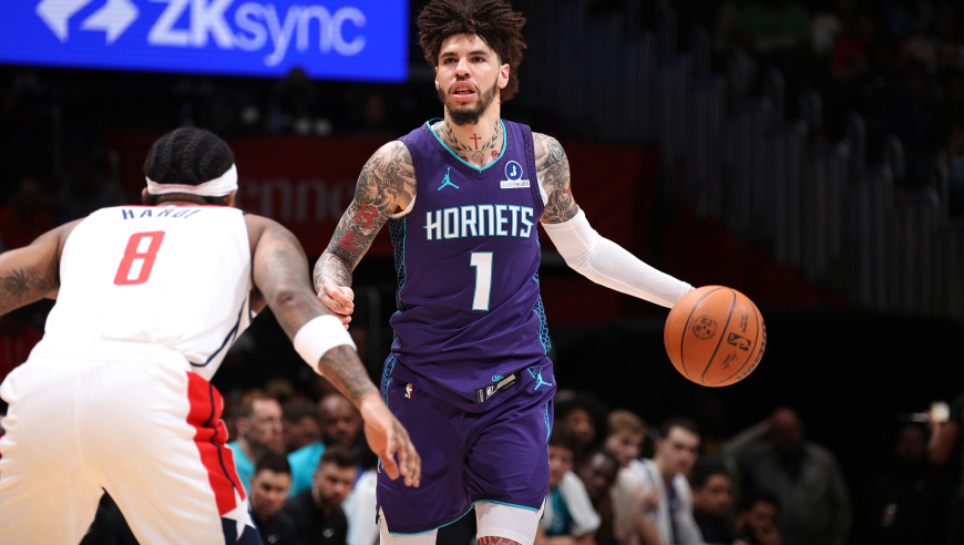 14战11胜，三杆火枪创队史纪录！三球10记三分轰37+8+7连创新高