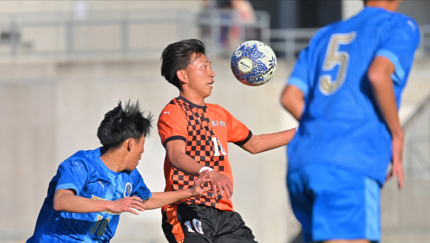 胡尔克附体？日本高中生硬扛对手狂飙中轰出暴力世界波，脚力惊人