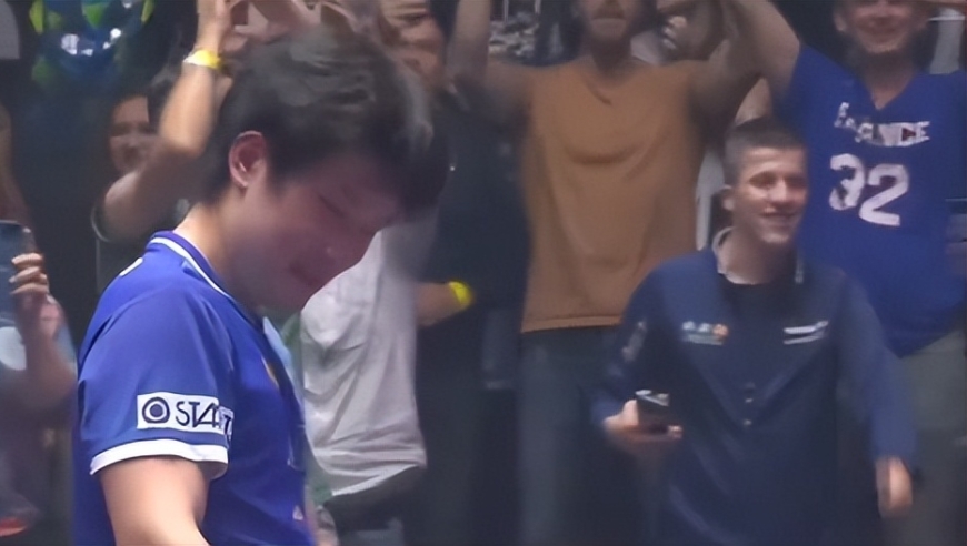 2-0遭逆转张本有多沮丧？大勒疯狂庆祝他低头沉默 握手后尬笑遮丑