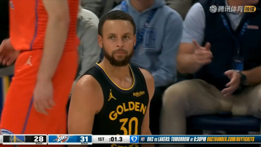 生涯首次！还原库里一级恶犯全过程：飞扑撞倒对手+连连摇头太无奈