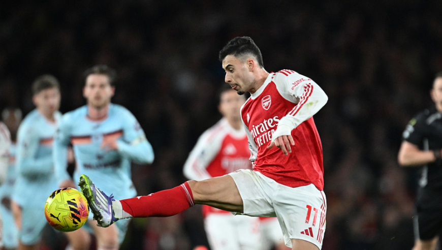 4连胜终结！英超：阿森纳1-1小蜜蜂 仅4分领跑 马丁内利失绝杀单刀