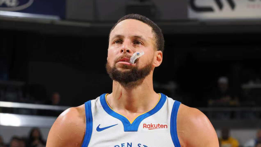 日天模式！库里第三节8分钟轰22分 面对文班超燃三分