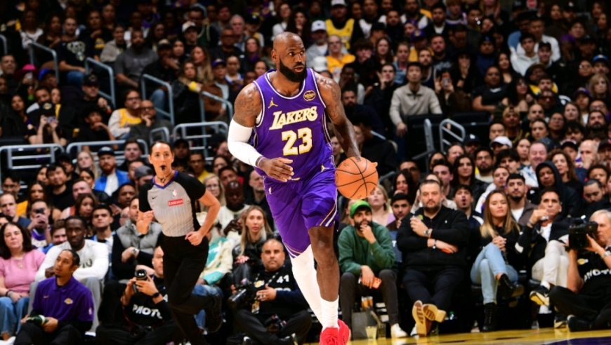 数据帝：26+9+10+3！老詹创两项历史纪录 哈登变身后卫第一人