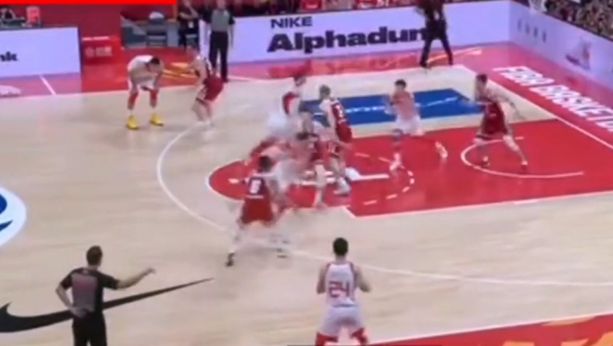 周琦名场面！世界杯憾负波兰，周琦责任重大，但加时赛男篮也有致命失误｜体坛记忆