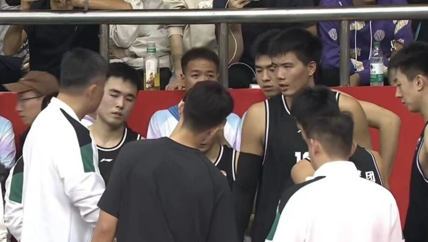 广东男篮22分大胜，徐杰单节16分，杜锋演练新战术，王少杰问题大