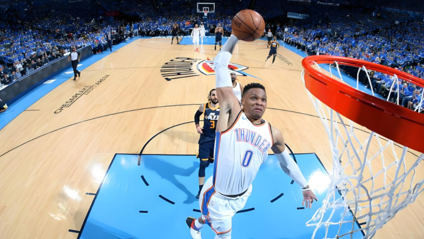 盘点那些非人类劲爆瞬间！詹姆斯扣篮差点磕到头 年轻威少也太燃了