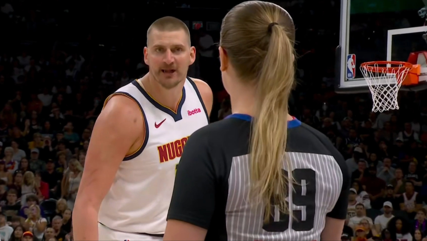 女裁判也不放过！约基奇不满判罚面对面狂喷女裁判 后者果断给技犯