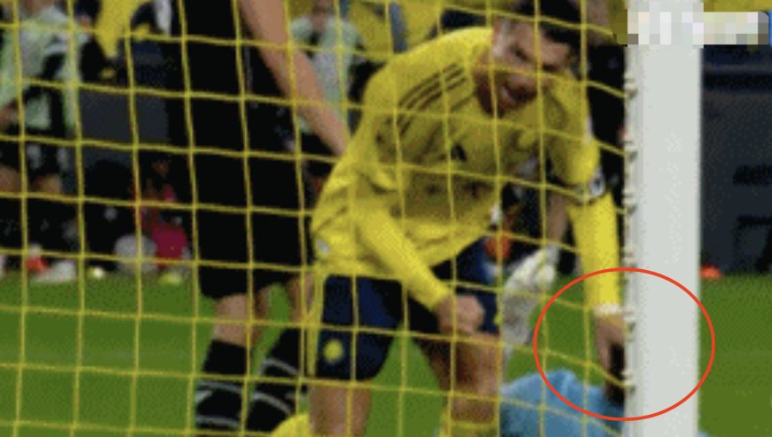 65天内2次暴力行为！40岁C罗又打人：队友绝杀后，他猛推门将头部