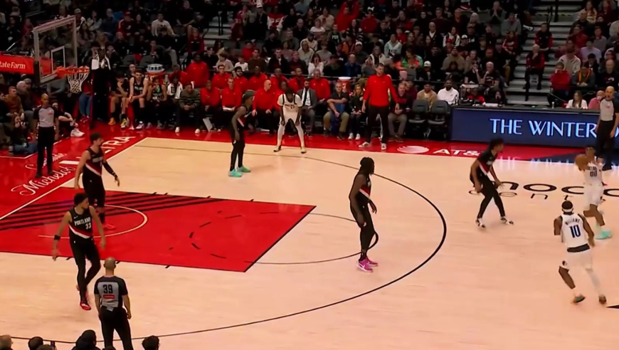 决胜时刻对轰！独行侠开拓者火力全开 末节两分钟时间对轰17分