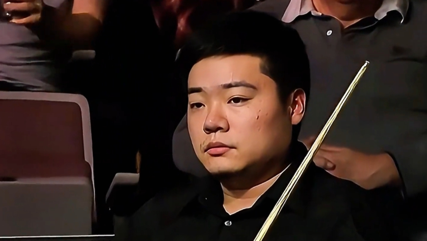 体坛名场面｜丁俊晖濒临绝望淘汰出局！两颗球的台面被超5分，真的能翻盘吗？