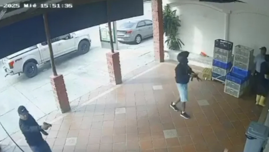 33岁厄瓜多尔国脚在肉店前被枪杀：跪地求饶遭拒 3个月5名球员被杀