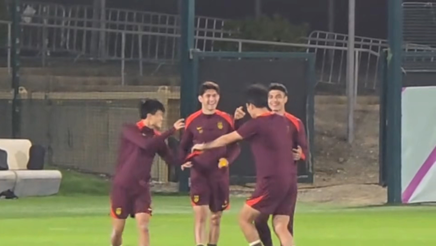 李昊练习飞身扑救！实拍U23国足战越南赛前，队内欢乐氛围轻松