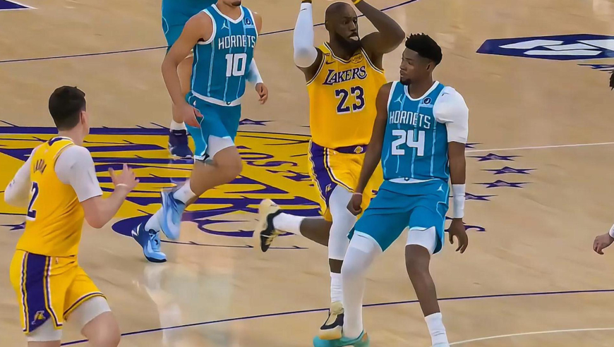 日常崩盘？湖人状态全无第二节被黄蜂轰出25-9攻击波反超比分