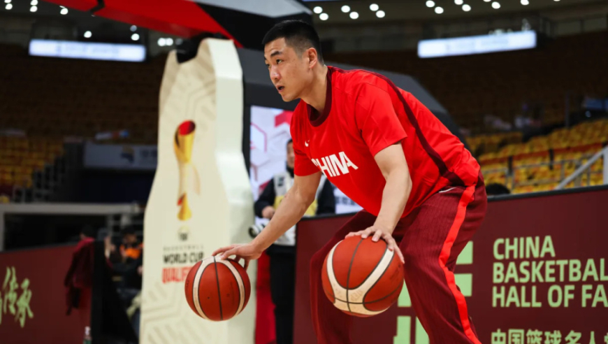 球迷热议中国男篮14人出征名单：官方评论区被冲爆 高诗岩频繁被点名