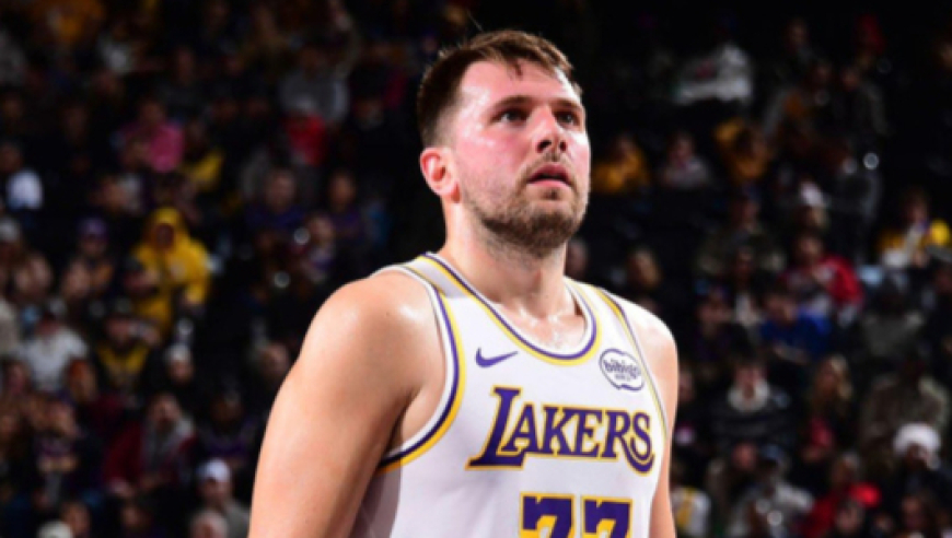 湖人再遭噩耗！东契奇左腿挫伤退出德比战 上半场13中4仅12分4失误