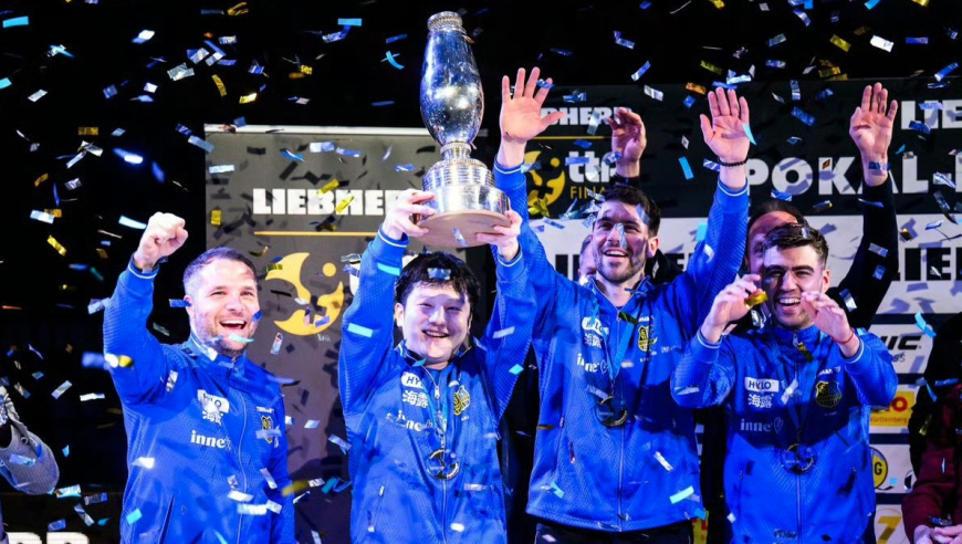 奖杯盖又掉了！樊振东队友不幸失手，复刻5年前世乒赛名场面