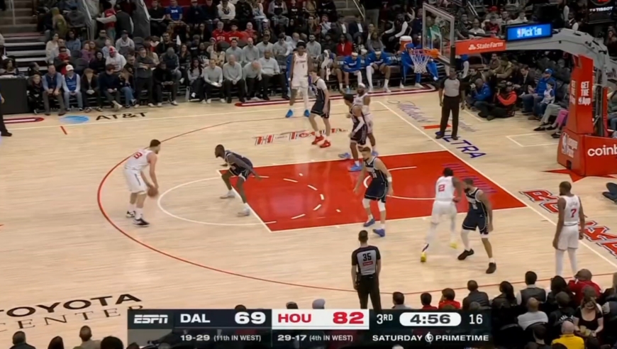 杜兰特手感不佳连续打铁 弗拉格不断带队追分 回顾火箭对阵独行侠第三节最后一刻