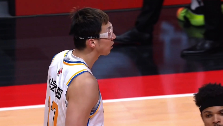 没咋发力！周琦24分钟砍12+8集锦：连送血帽制霸篮下